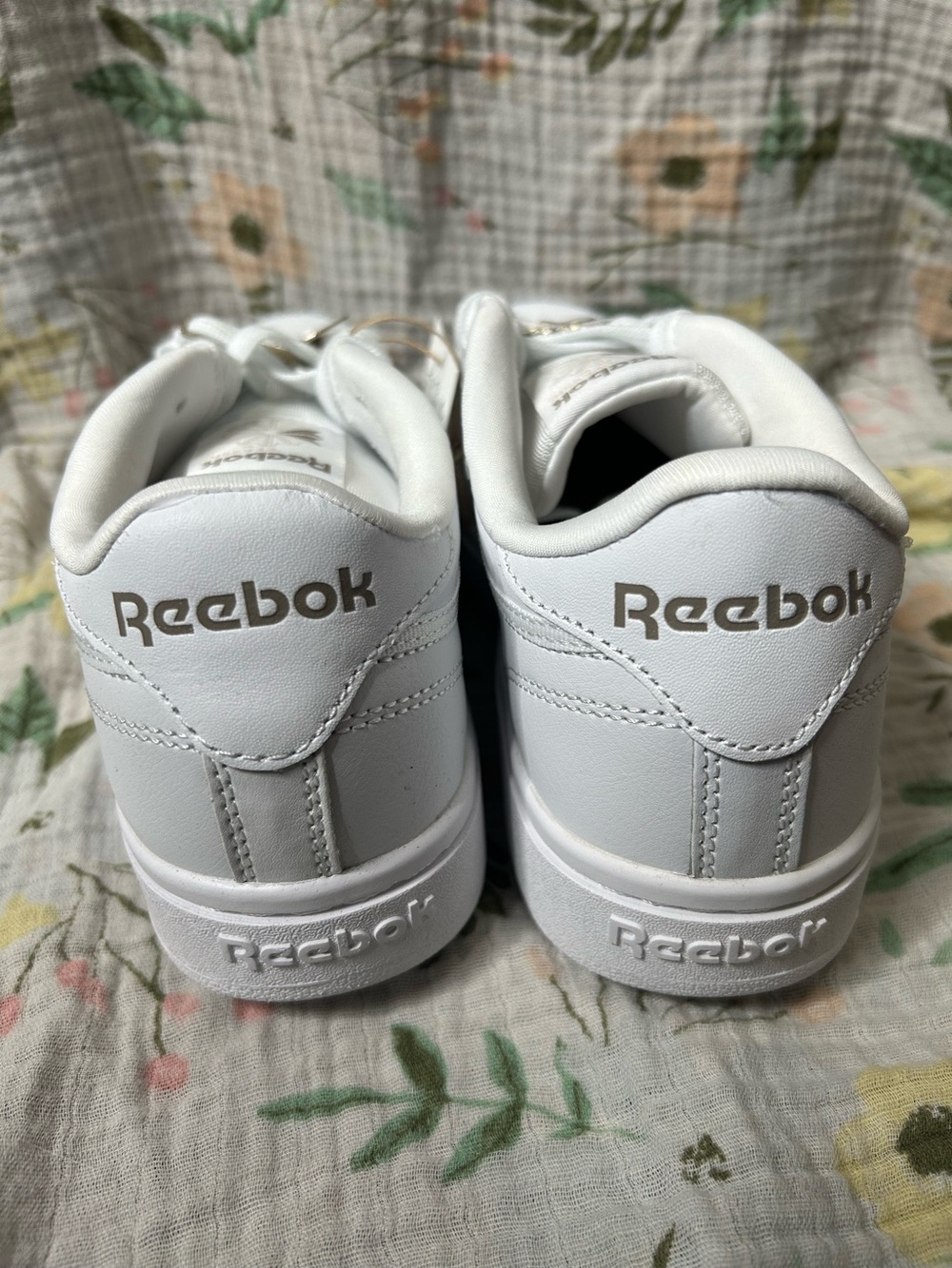 Reebok Club C Double Tennis Shoes White with Metal Shoe Lace Charms Juniors - Picture 4 of 8